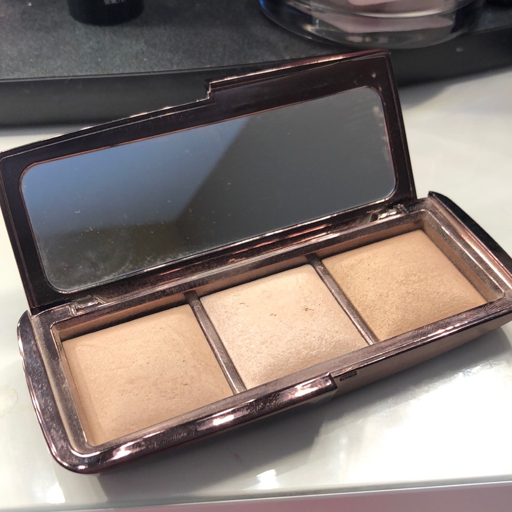 Hourglass lighting palette